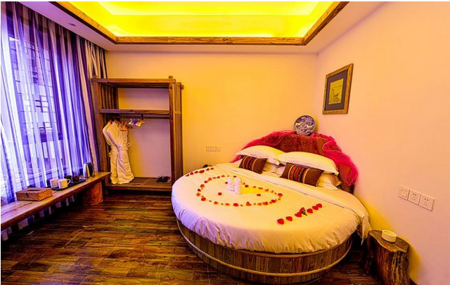 溪布街客棧客房